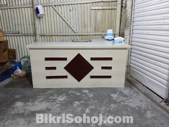 Cash counter table